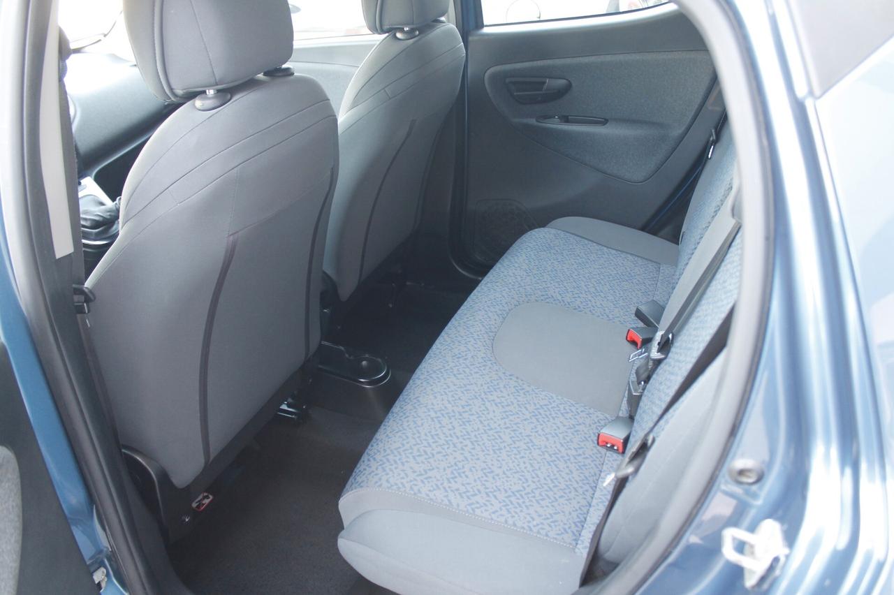 Lancia Ypsilon 1.0 FireFly 5 porte S&S Hybrid Silver