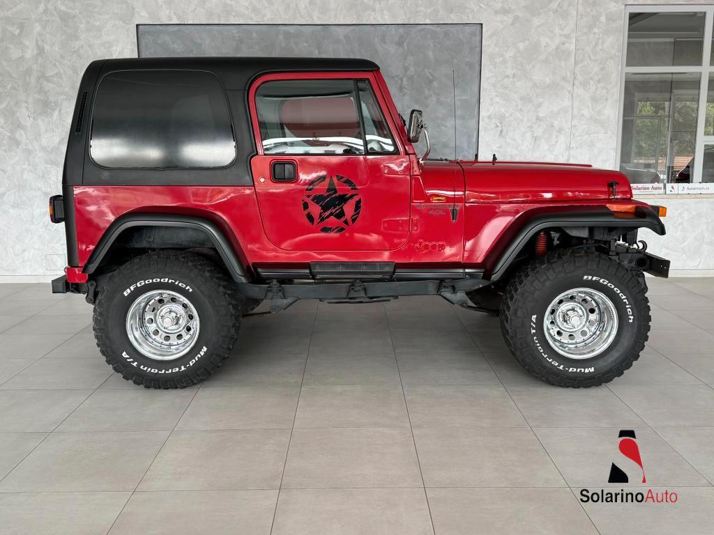 Jeep Wrangler Hard Top 4.0 Laredo autocarro