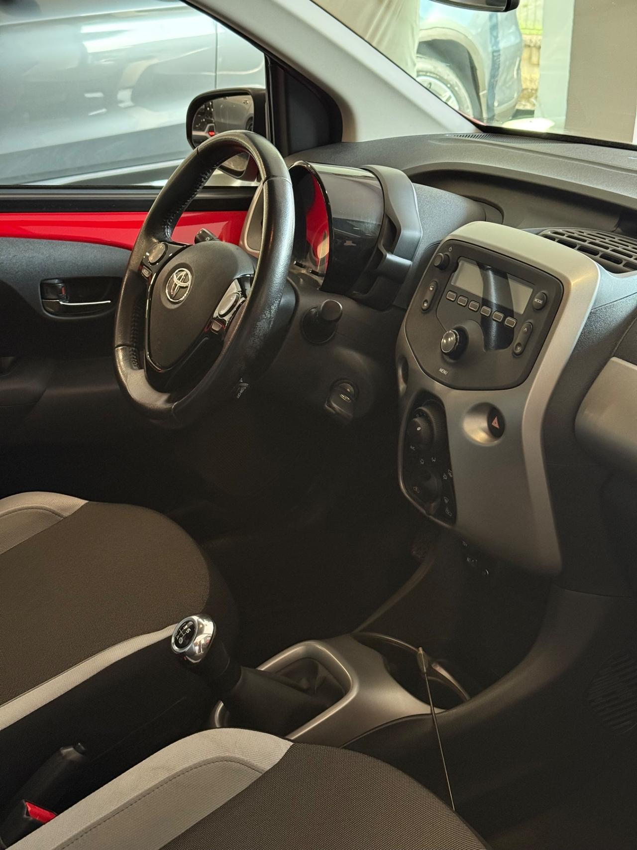 Toyota Aygo 1.0 VVT-i 69 CV 5 porte x-cool