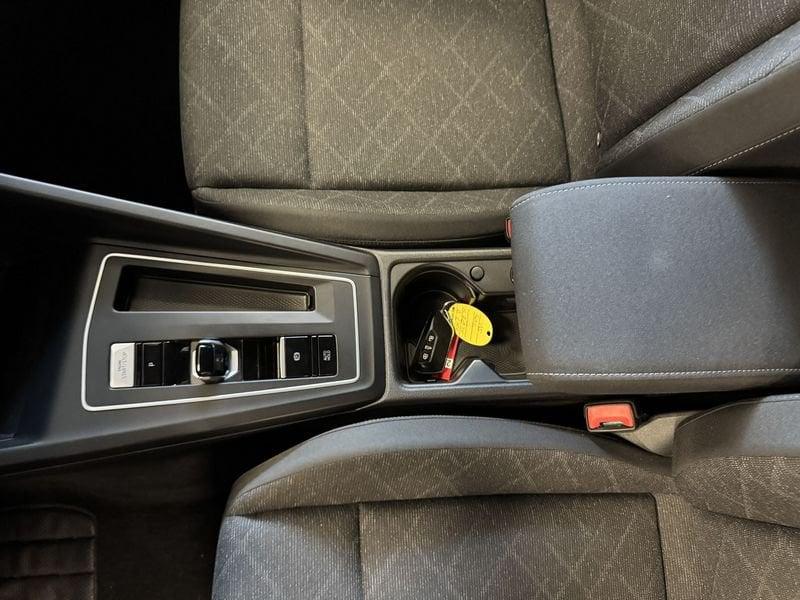 Volkswagen Golf VIII 2020 2.0 tdi Style 150cv dsg