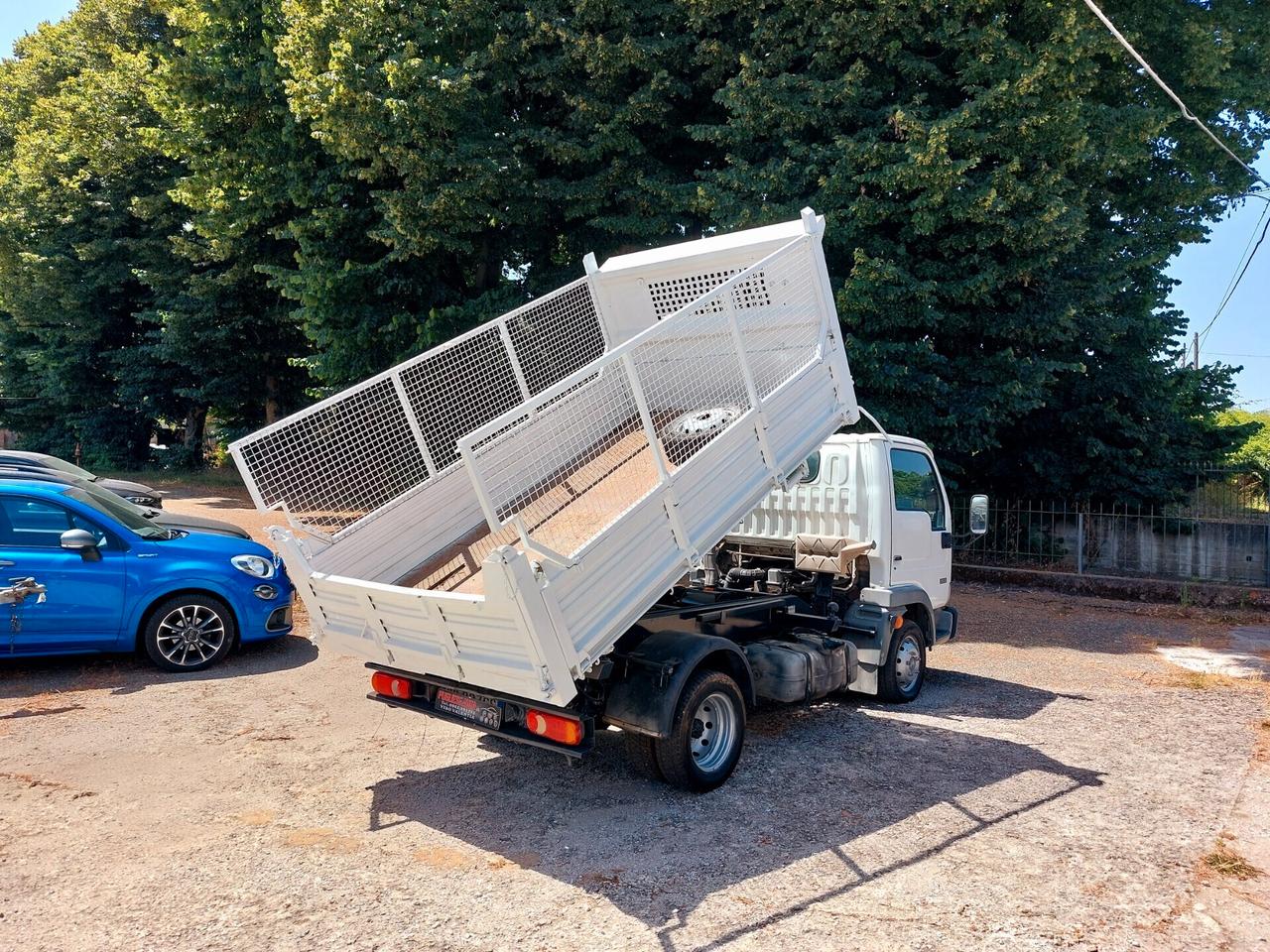 Nissan Cabstar 3.0 Tdi 125 CV ribalt. trilat.-2007