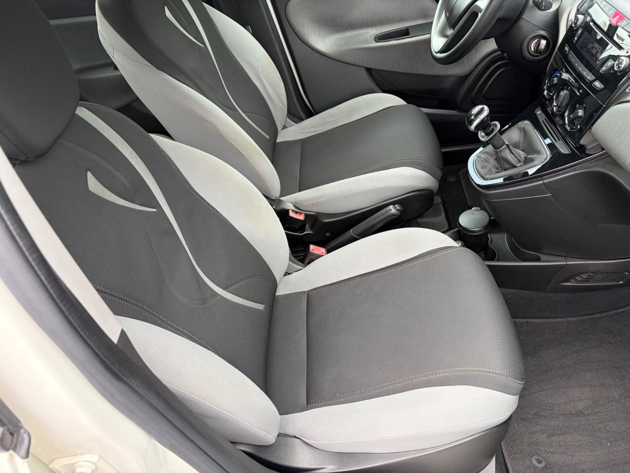 Lancia Ypsilon 1.2 69 CV 5 porte S&S Silver