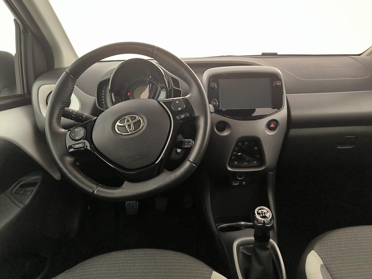 Toyota Aygo 5p 1.0 x-play 72cv