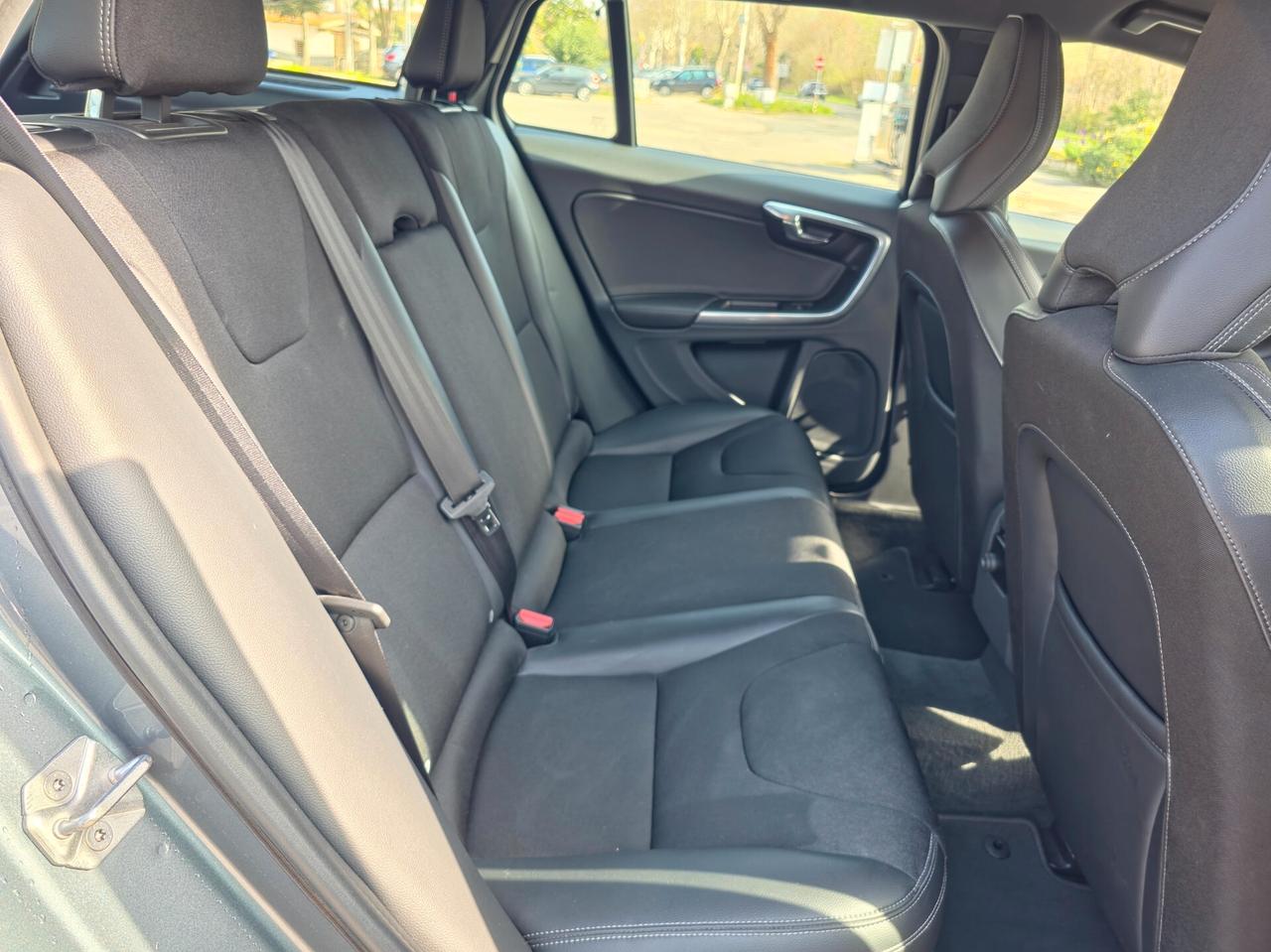 Volvo V60 Cross Country CV-150 D3 Geartronic Summum 2016-E6 Automatico