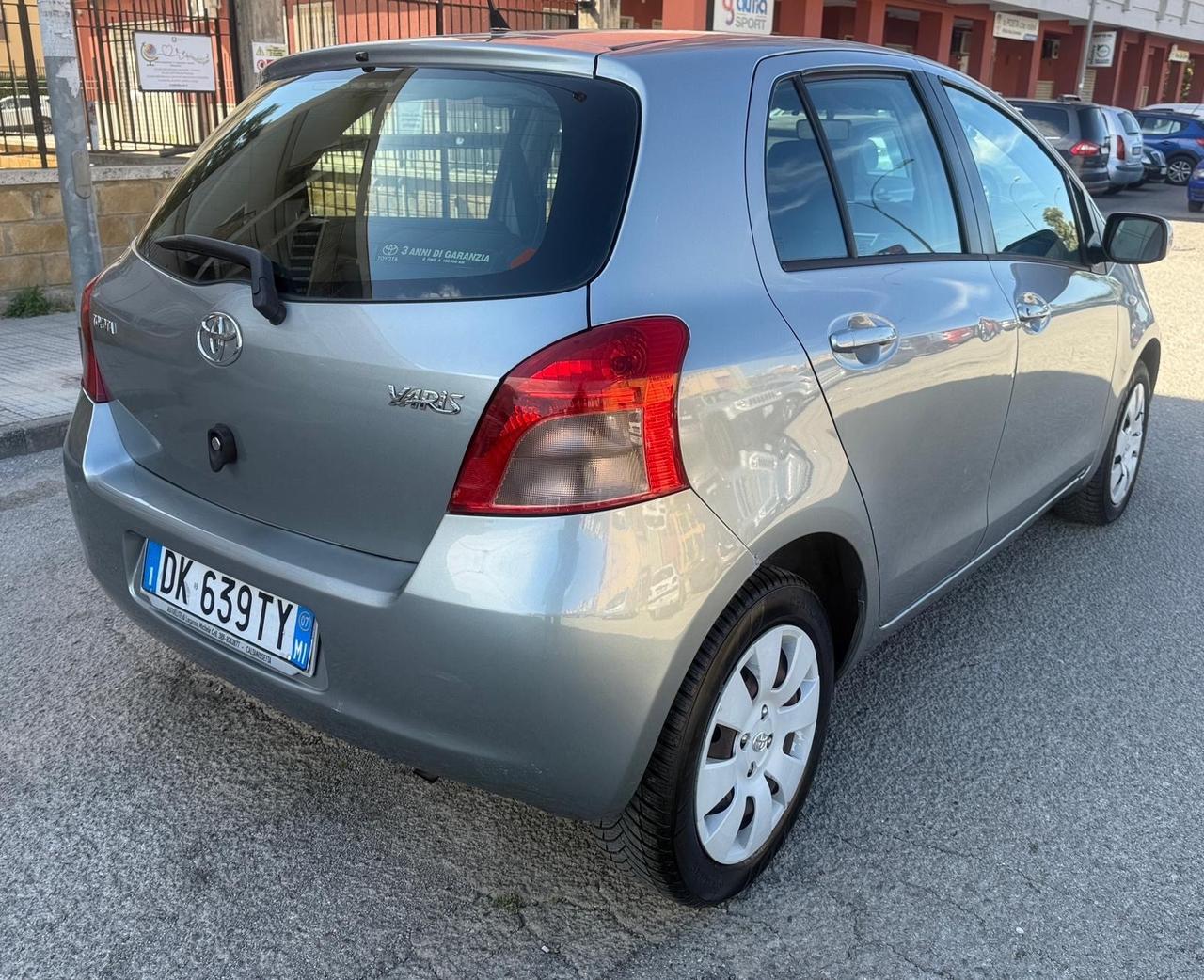 Toyota Yaris 1.0 5 porte