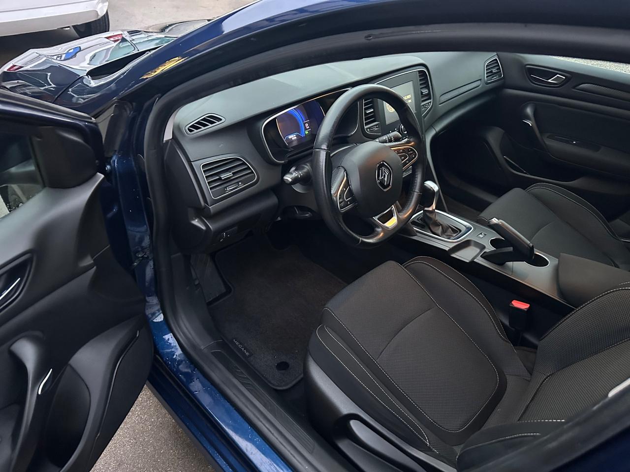 Renault Megane Mégane Sporter Blue dCi 115 CV EDC Business N1-autocarro