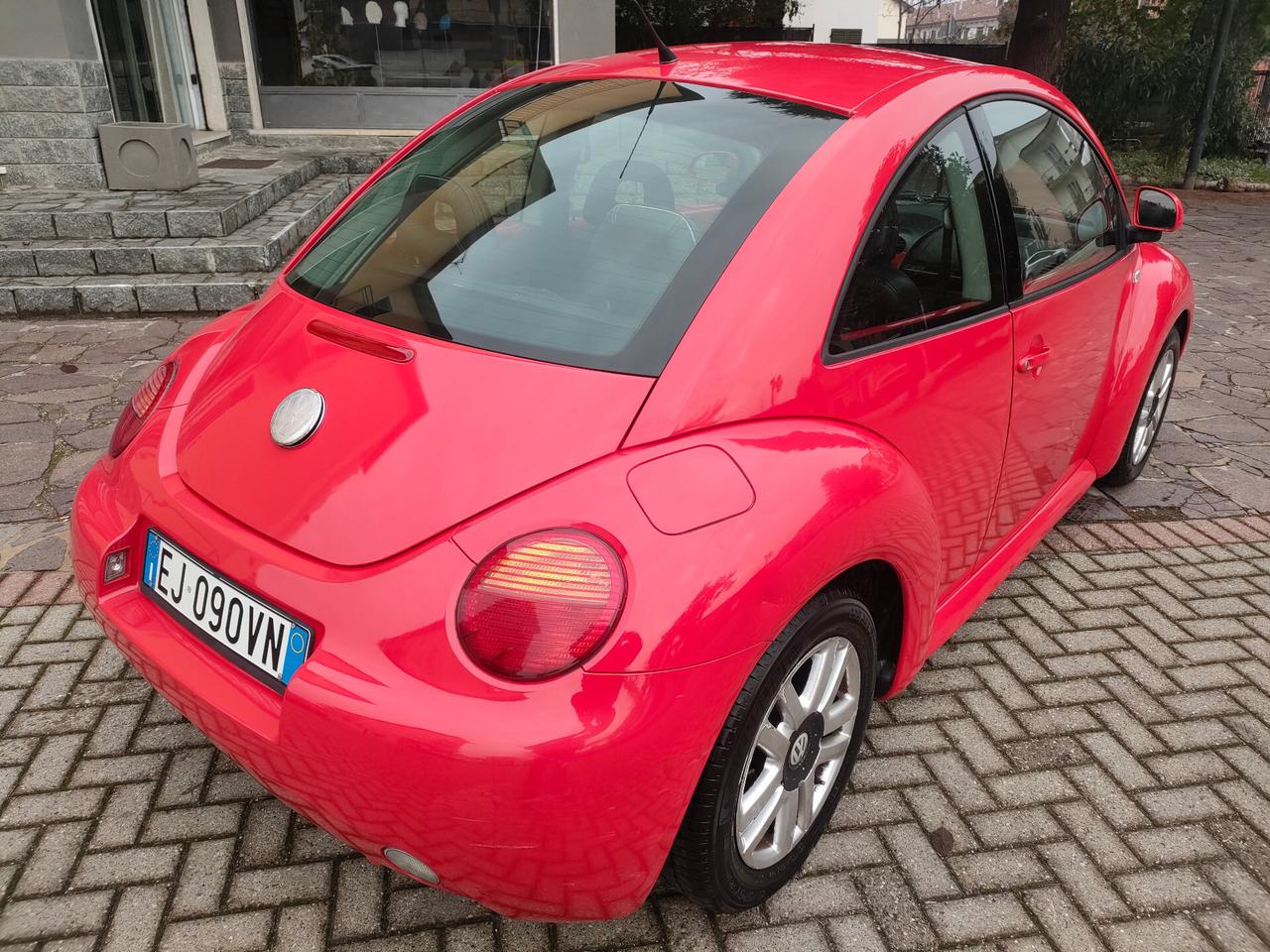 Volkswagen New Beetle 2.0 Gpl pelle e tettuccio