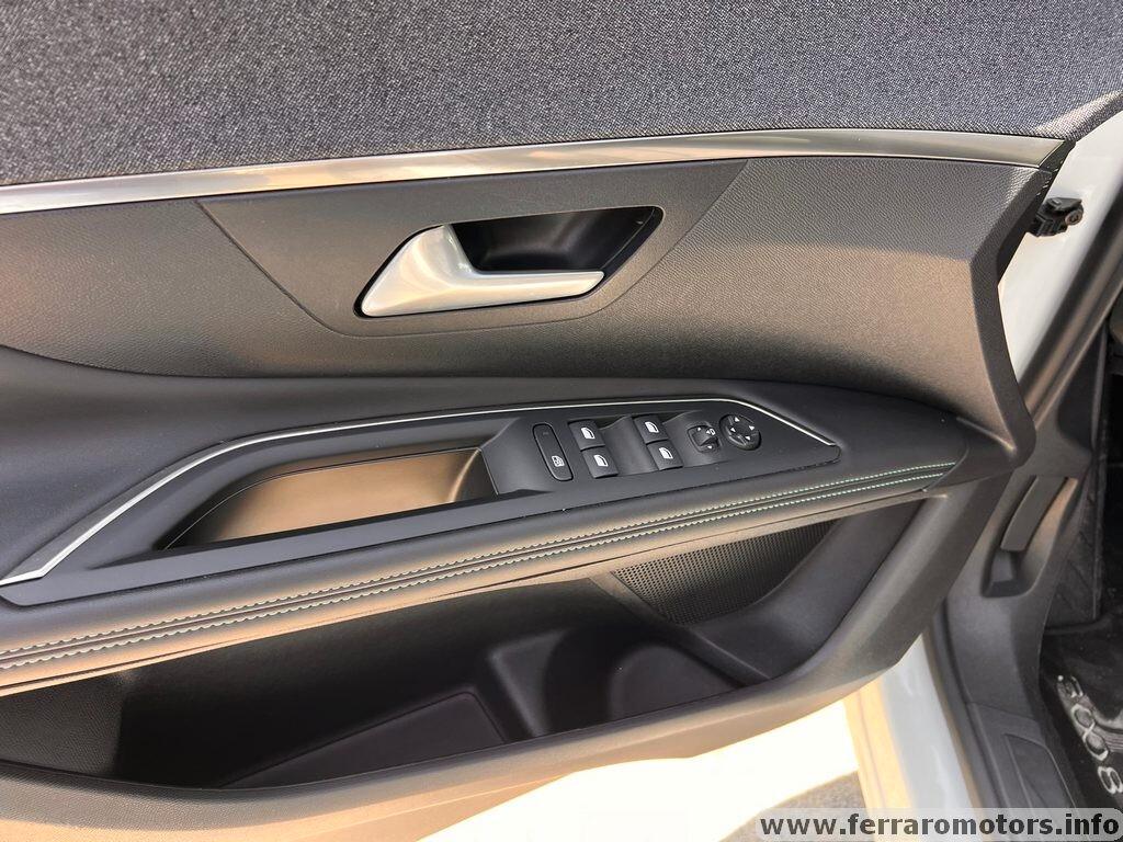 Peugeot 3008 BlueHDi 130 S&S EAT8 Allure iva esposta a 239 euro al mese