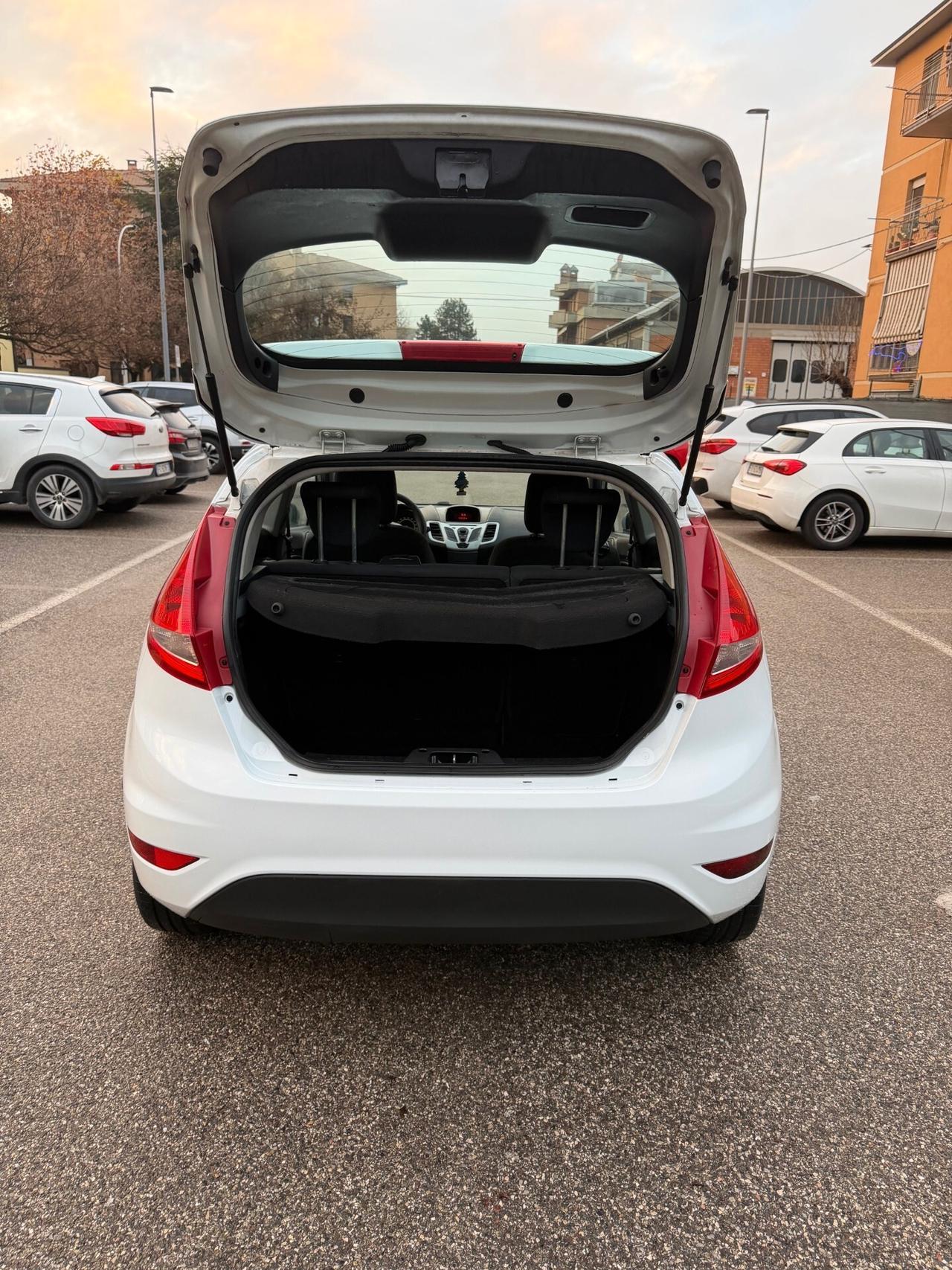 Ford Fiesta 1.4 tdci - NEOPATENTATI - 12 MESI DI GARANZIA -