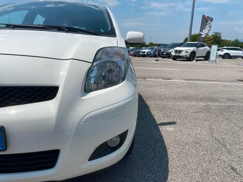 TOYOTA Yaris 5p 1.3 (dual) Sol c/vsc+trc