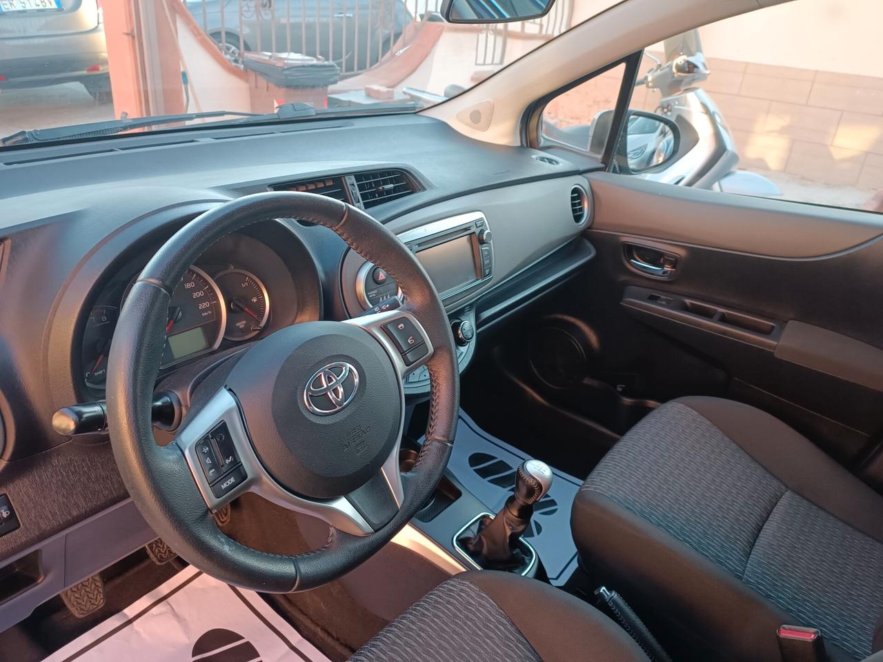 Toyota Yaris 1.0 5 porte