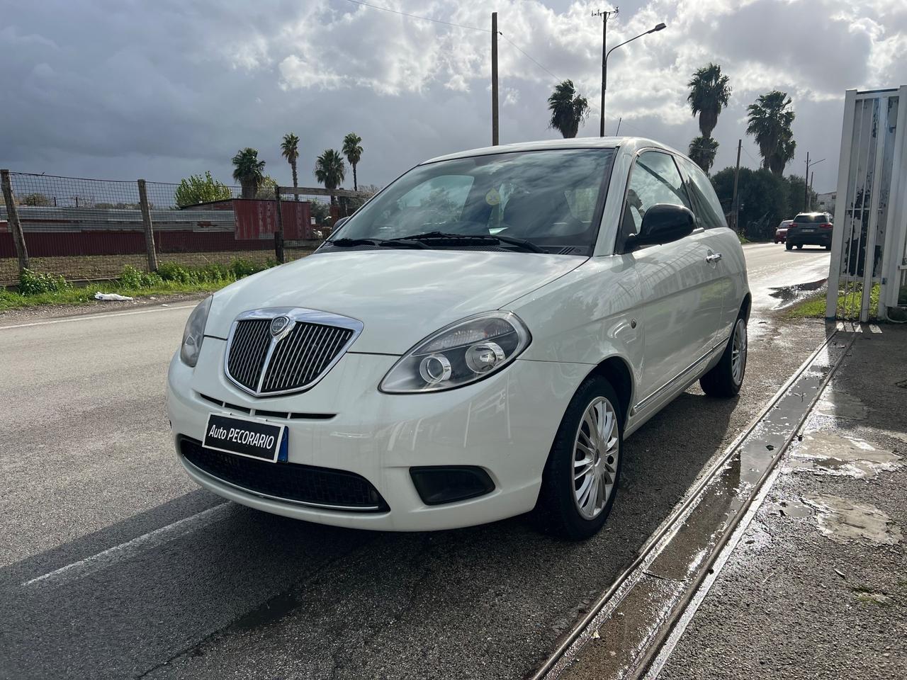Lancia Ypsilon 1.2 69 CV Unyca