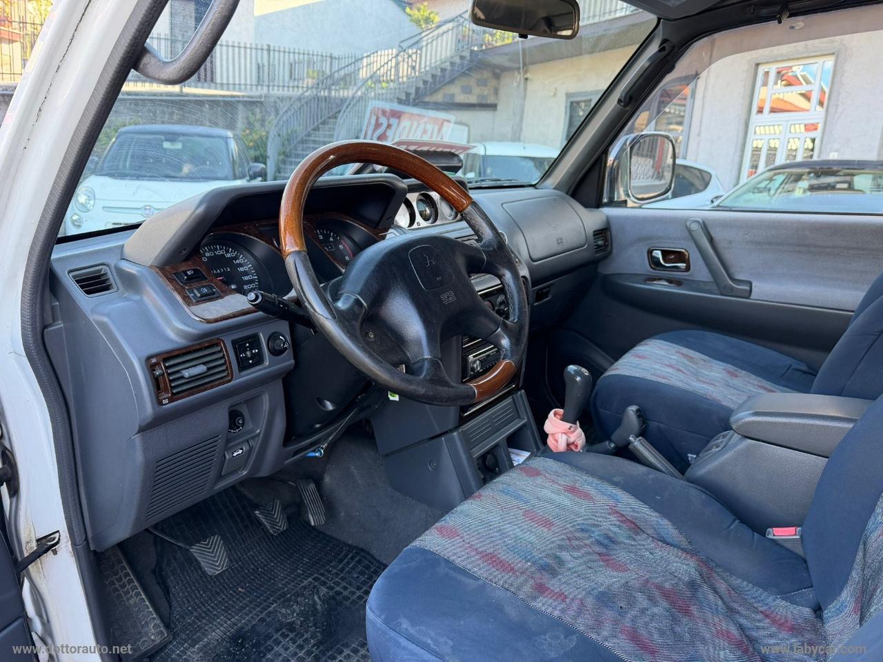 MITSUBISHI Pajero 2.5 TDI MT SS GLS Target