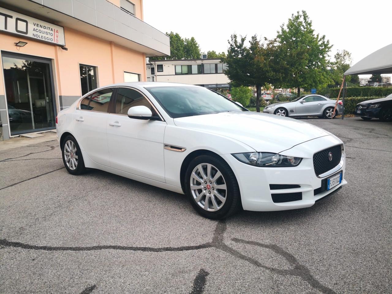 Jaguar XE 2.0 D 180 CV aut. ***NAVI***PELLE***