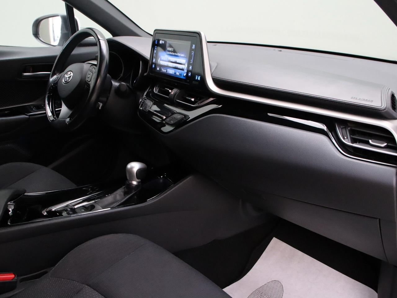 Toyota C-HR 2018 1.8h Lounge 2wd e-cvt my18