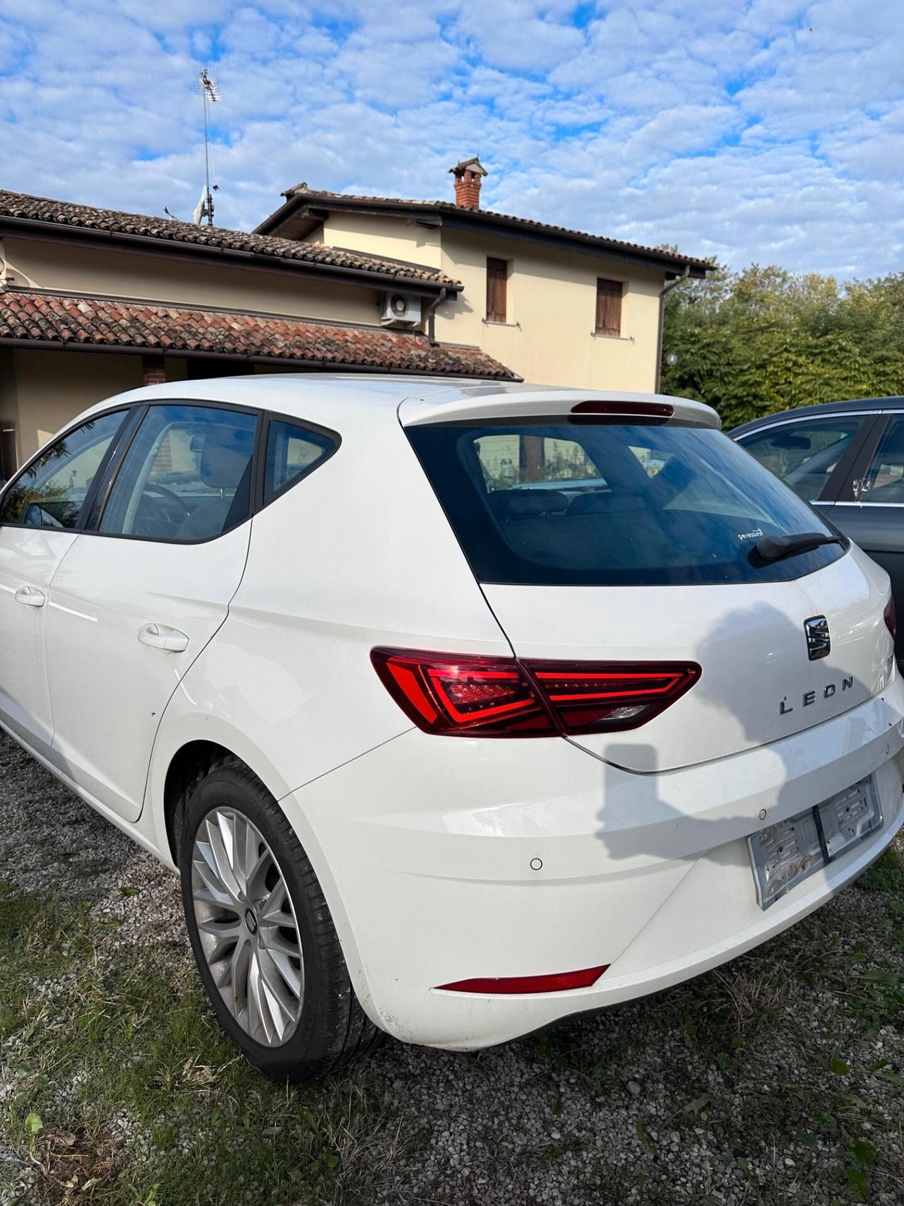 Seat Leon 1.5 TGI DSG 5p. Business INCIDENTATA