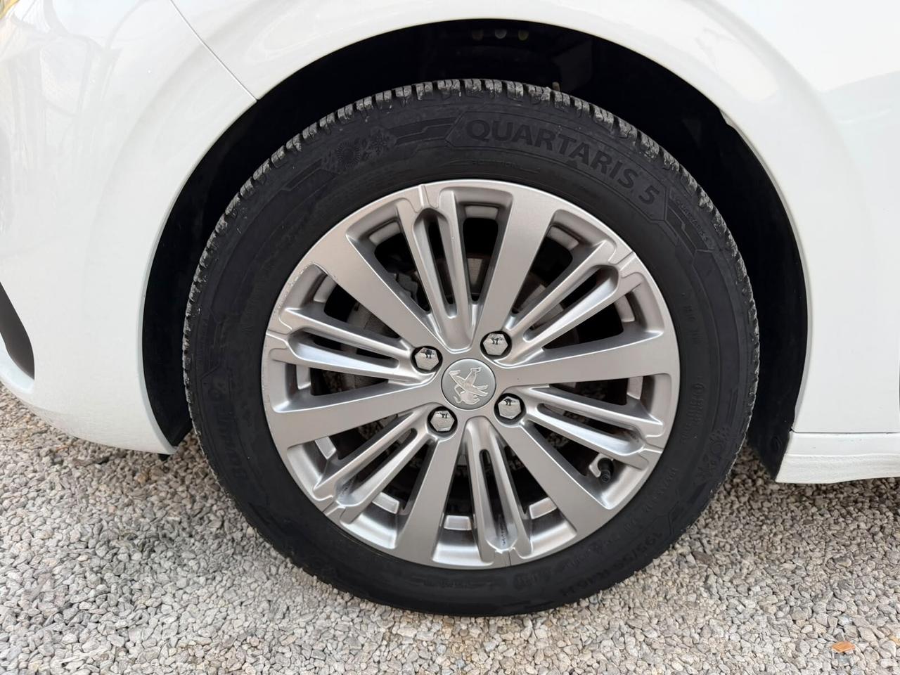 Peugeot 208 Allure AUTOCARRO 5 POSTI