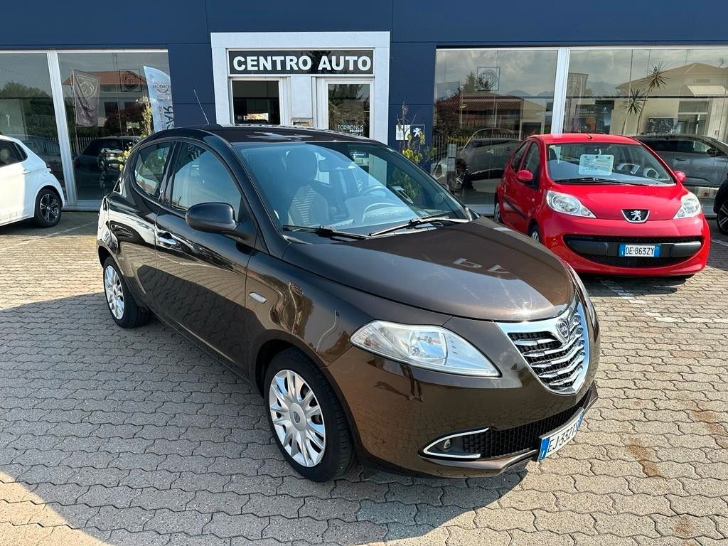 Lancia Ypsilon 1.2 69 CV 5 porte S&amp;S Platinum