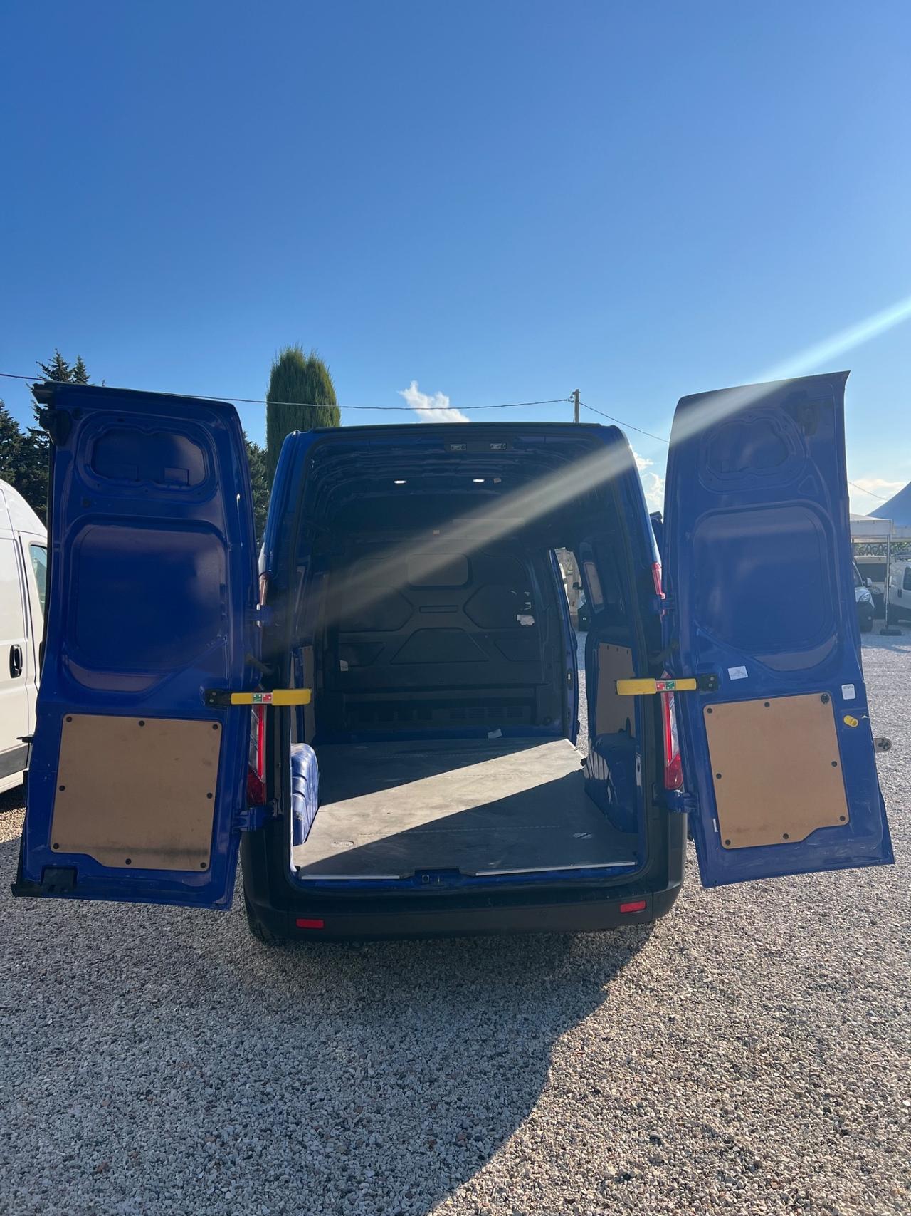 Ford Transit Custom L2H2 passo lungo tetto alto
