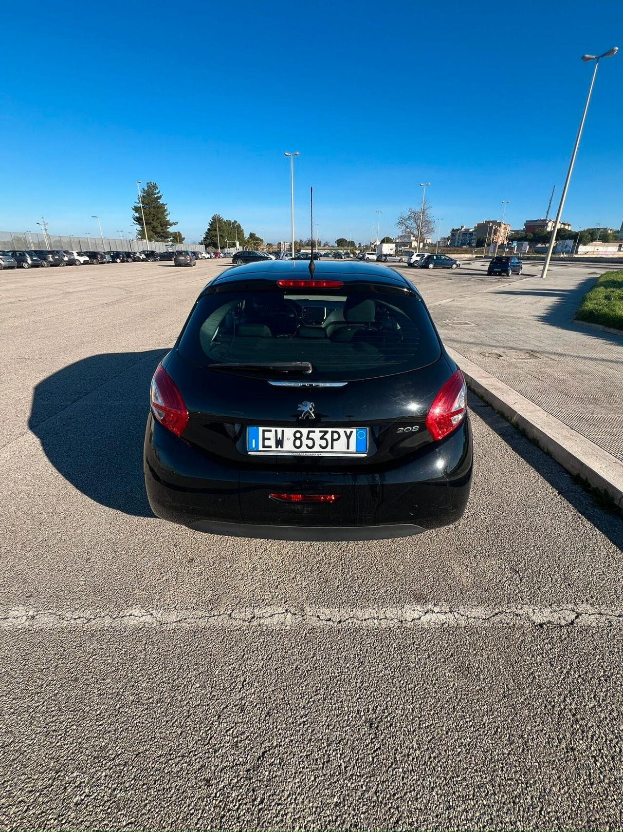 Peugeot 208 1.4 HDi 68 CV 5 porte Allure - 2014