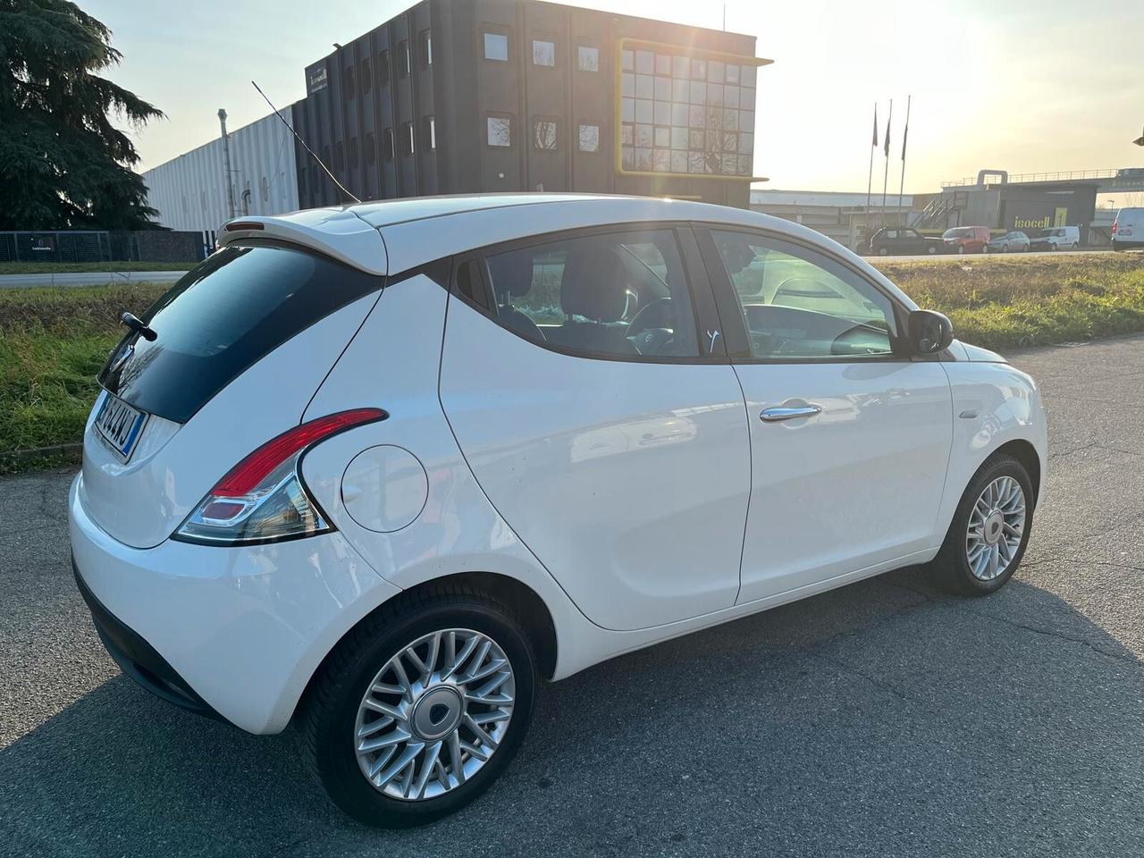 Lancia Ypsilon 1.2 69 CV 5p **NEOPATENTATI**