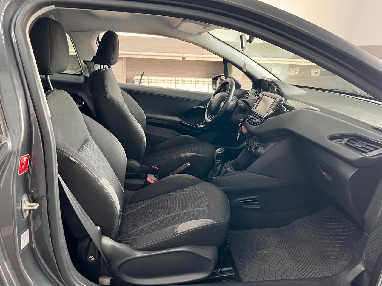 Peugeot 208 PureTech 82 3 porte Allure
