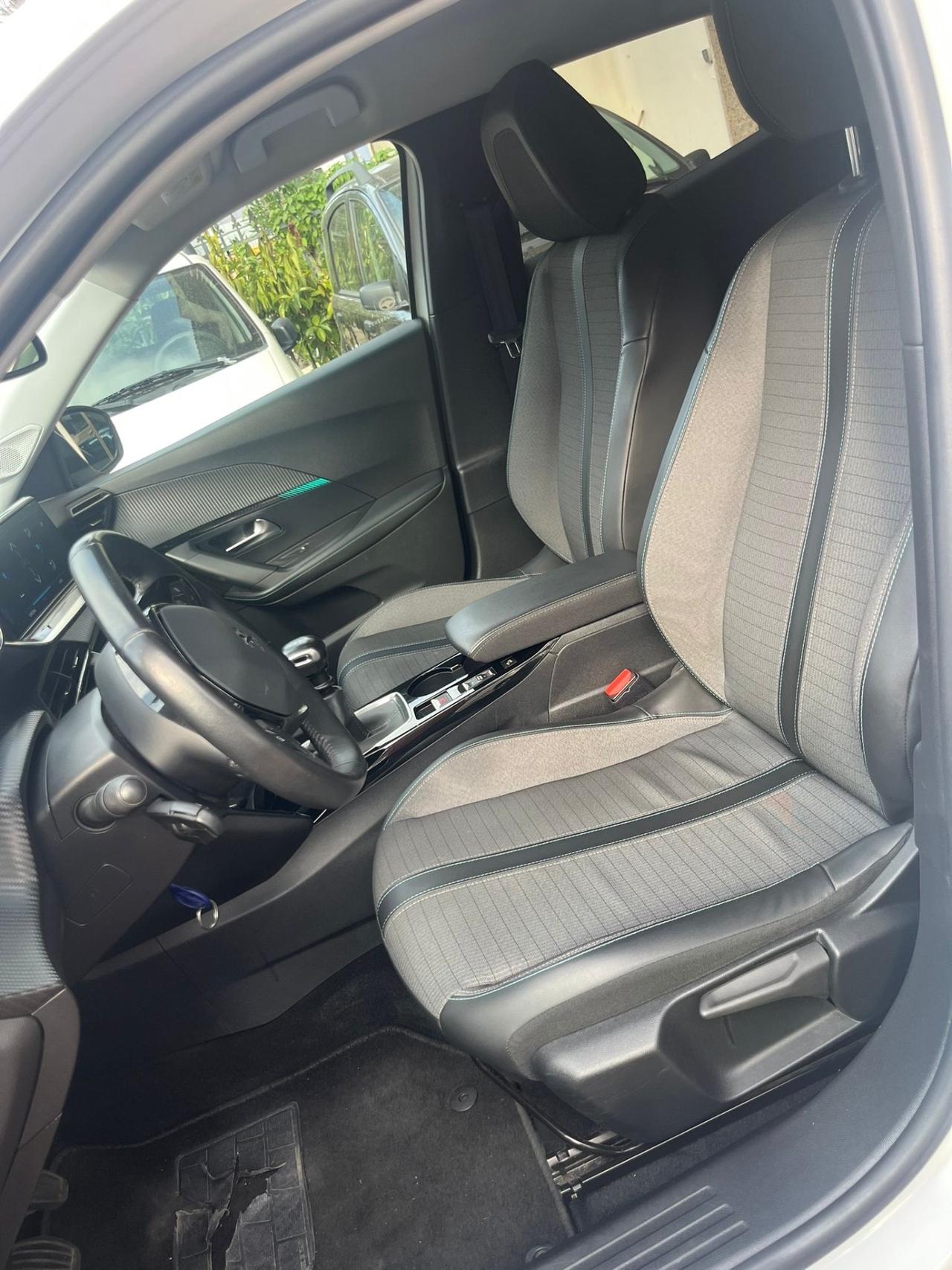 Peugeot 2008 PureTech 100 S&S Allure Pack