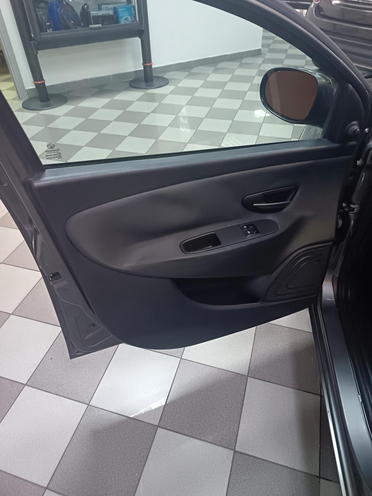 Lancia Ypsilon 1.2 69 CV 5 porte Elefantino