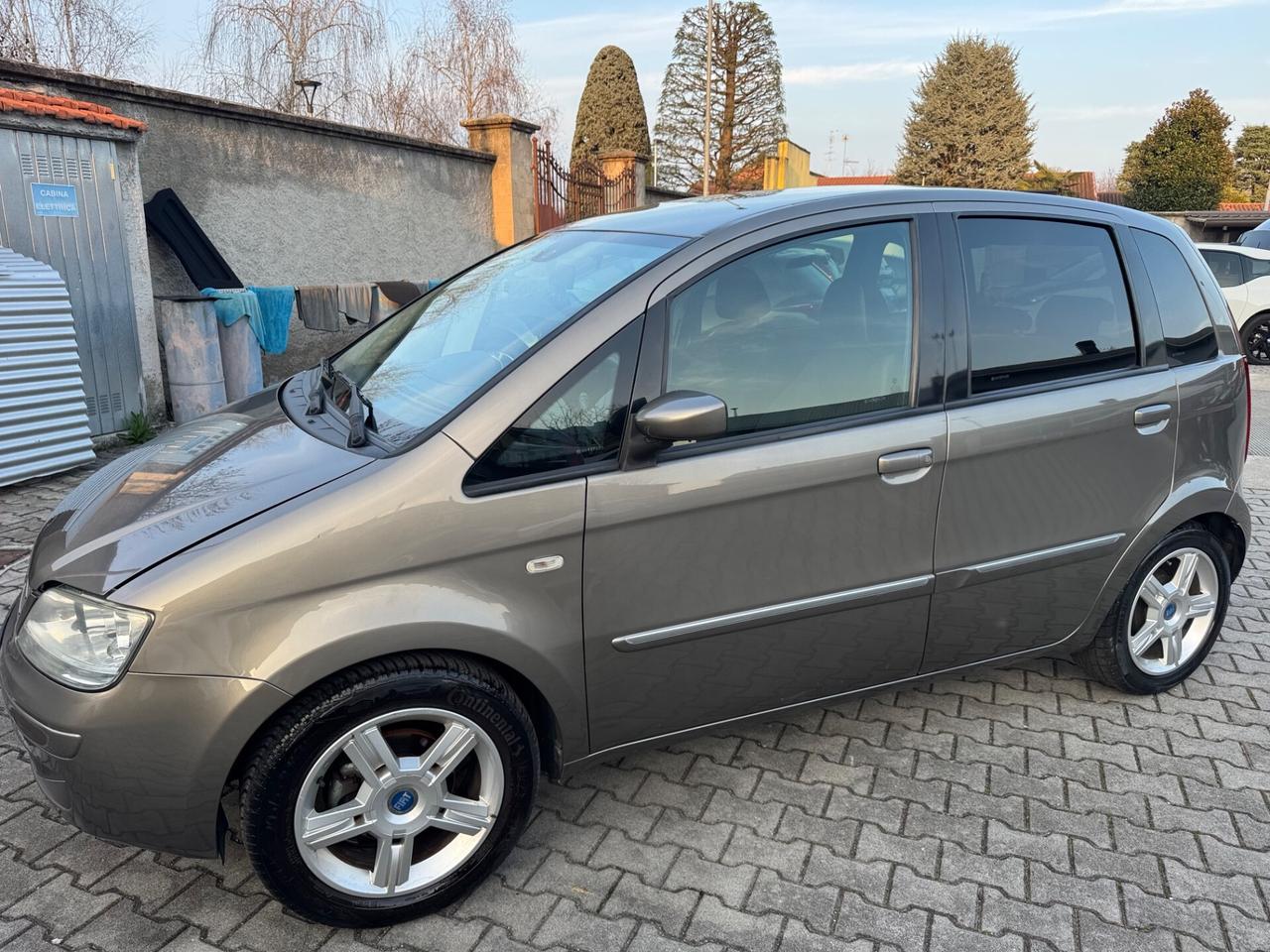Fiat Idea 1.4 16V Emotion automatica
