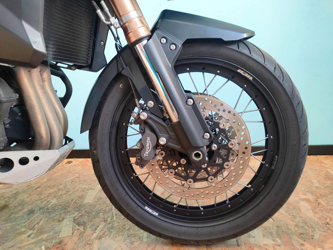 Triumph Tiger Explorer XC con tris bauletti GIVI