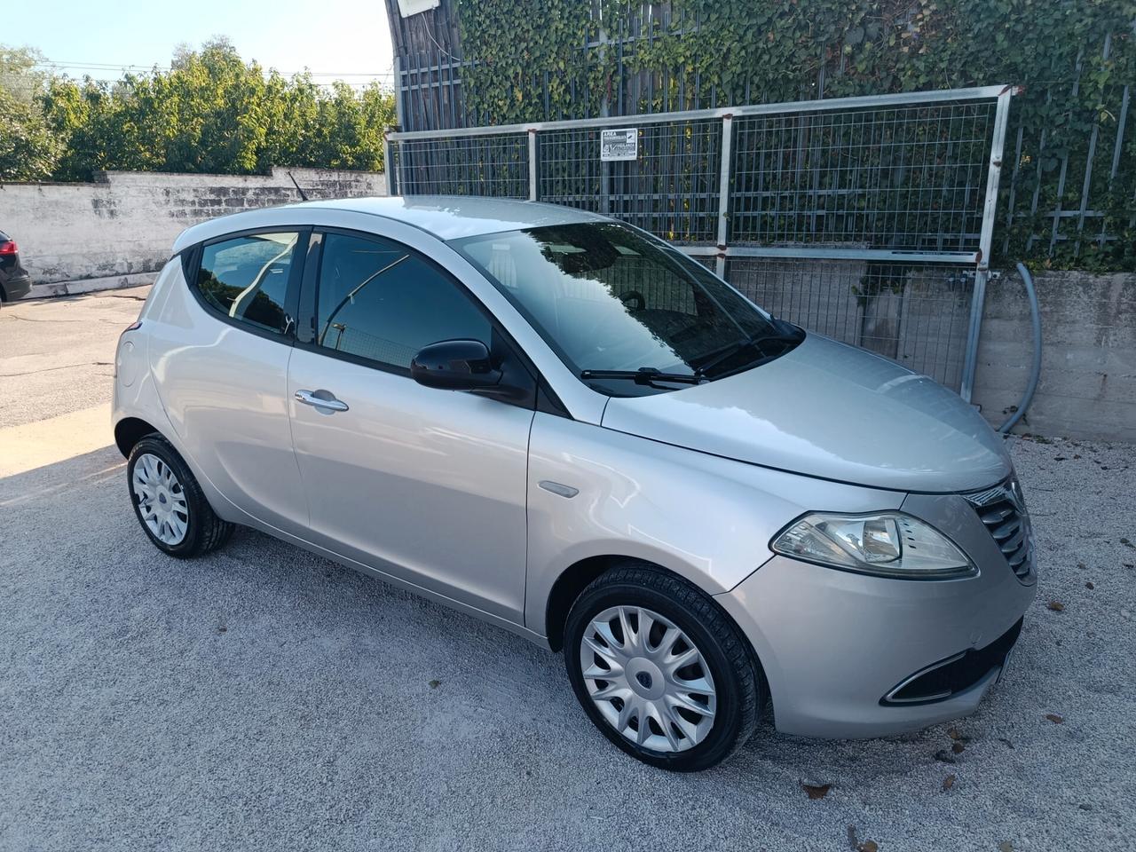Lancia Ypsilon 1.2 69 CV 5 porte Silver
