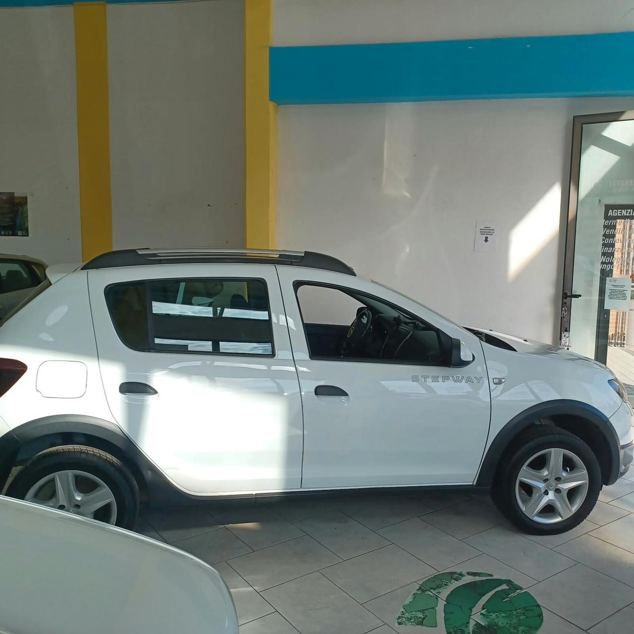 NEOPATENTATI SANDERO STEPWAY OTTIME CONDIZIONI