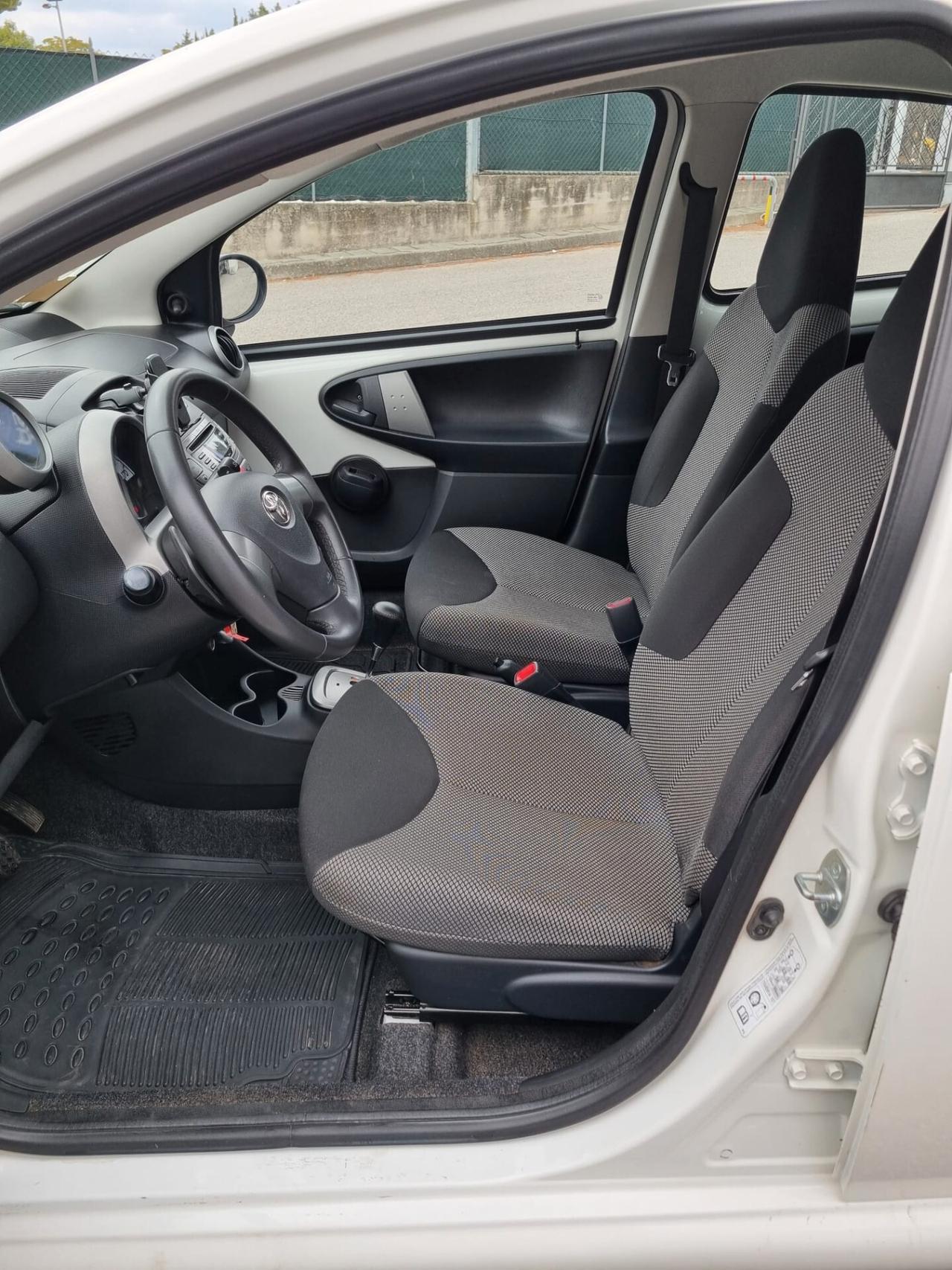 Toyota Aygo 1.0 12V VVT-i 5 porte Lounge Connect MMT