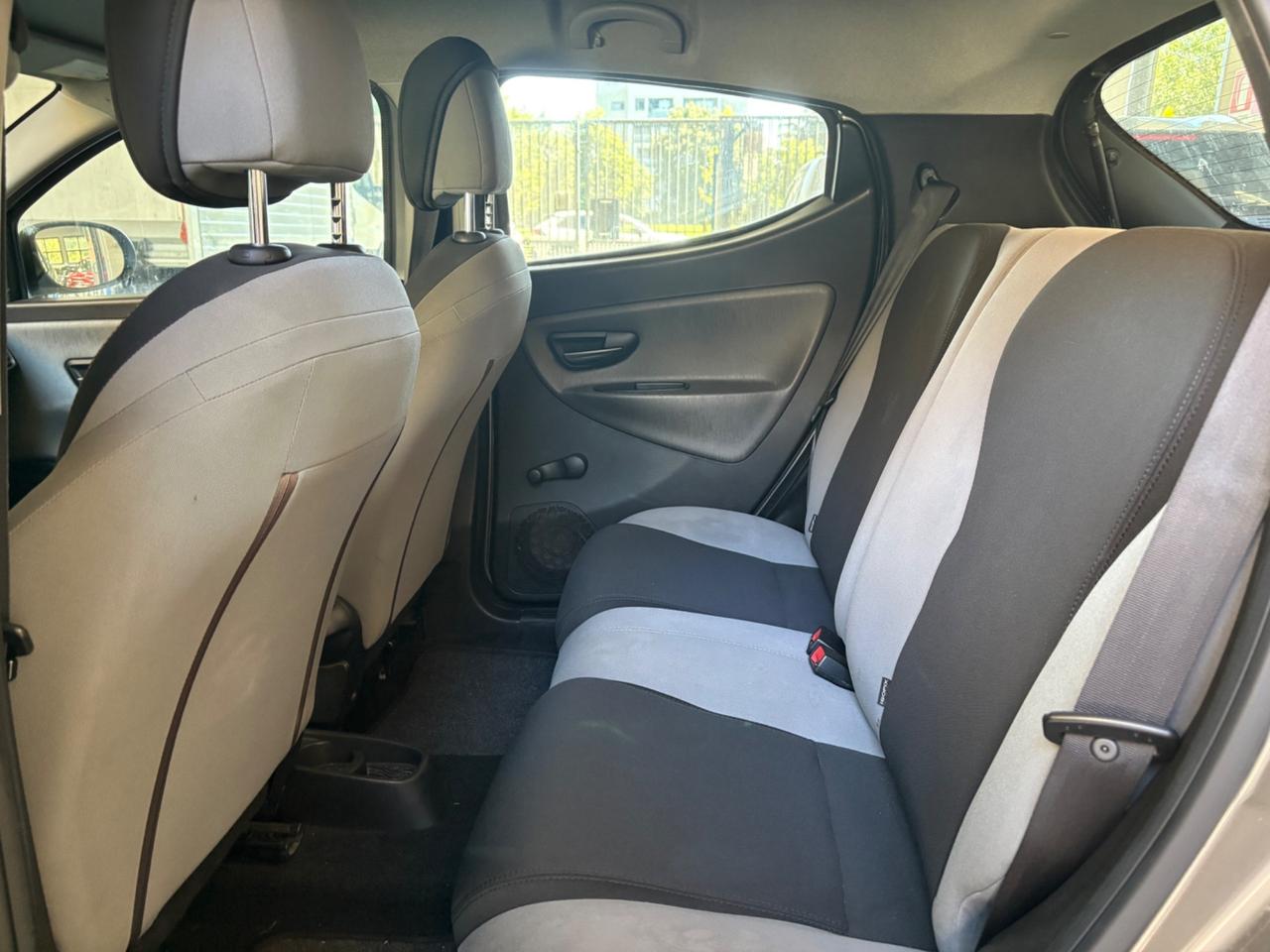 Lancia Ypsilon 0.9 TwinAir 85 CV 5 porte Metano Ecochic Gold