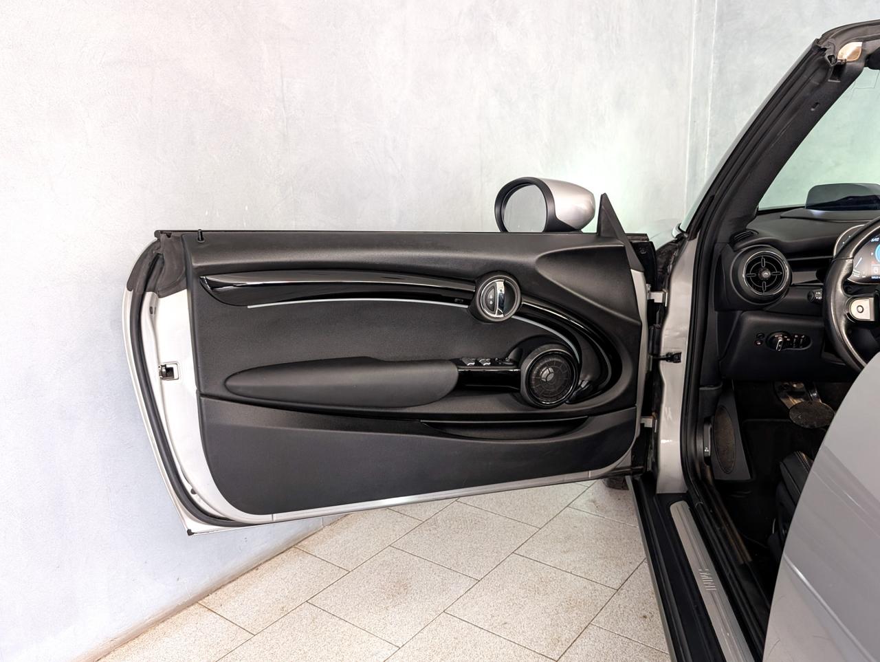 Mini Cooper Cabrio 1.5 Cooper Premium Plus