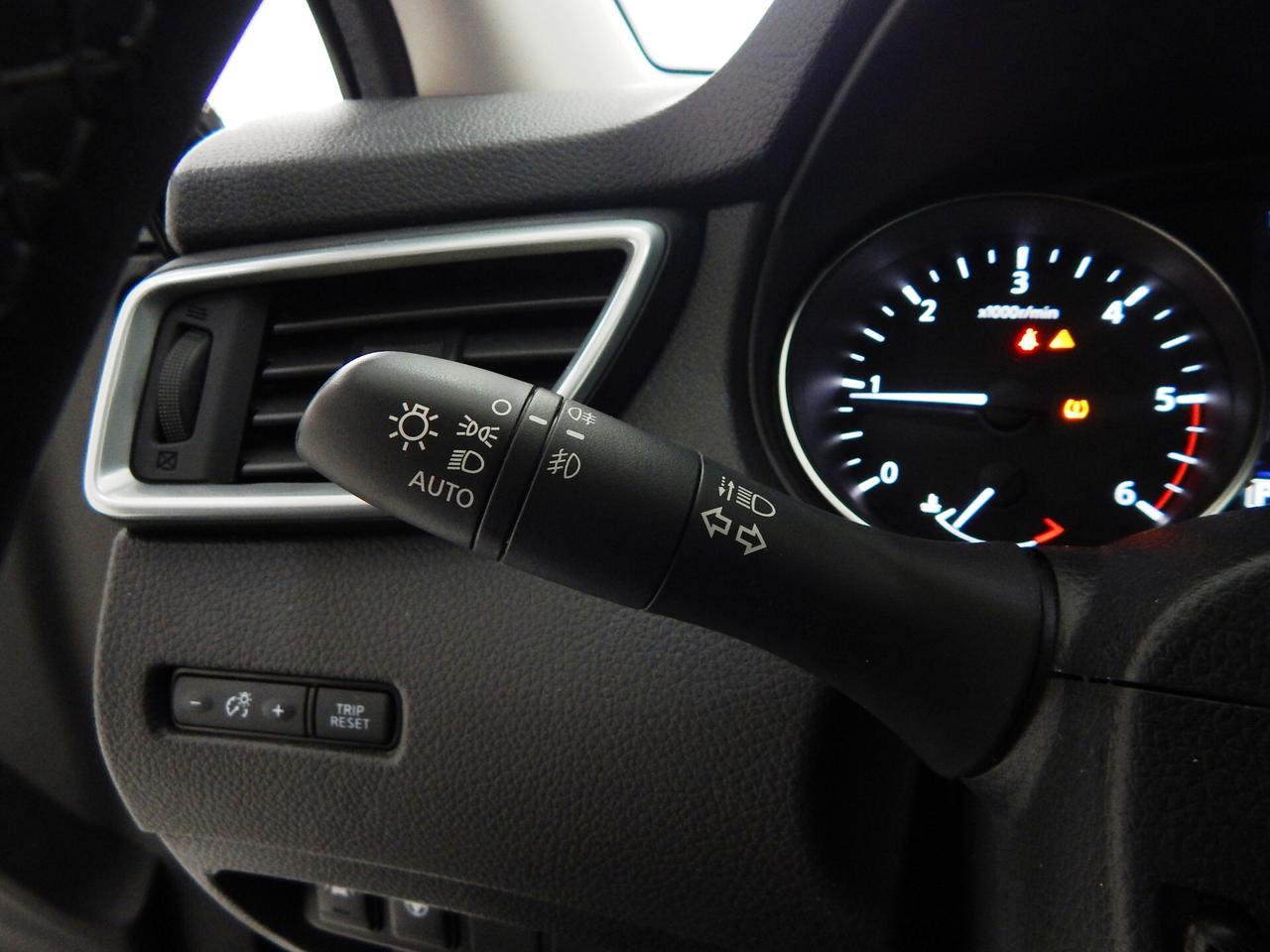 Nissan Qashqai 1.5 dci Tekna 115cv dct TETTO-NAVI-PELLE-RADAR-LED