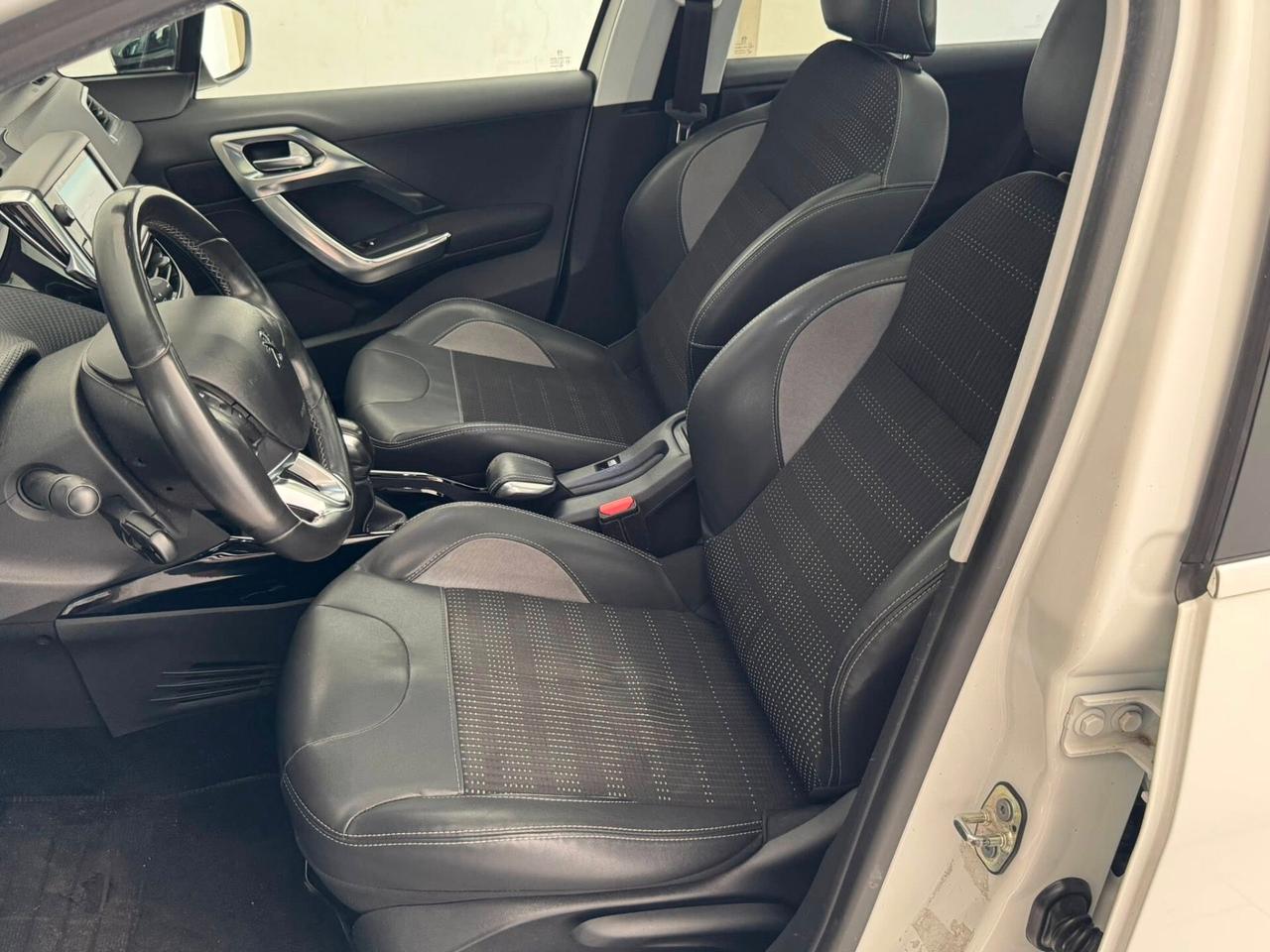 PEUGEOT 2008 1.6 HDI ALLURE TETTO+NAVI+CERCHI