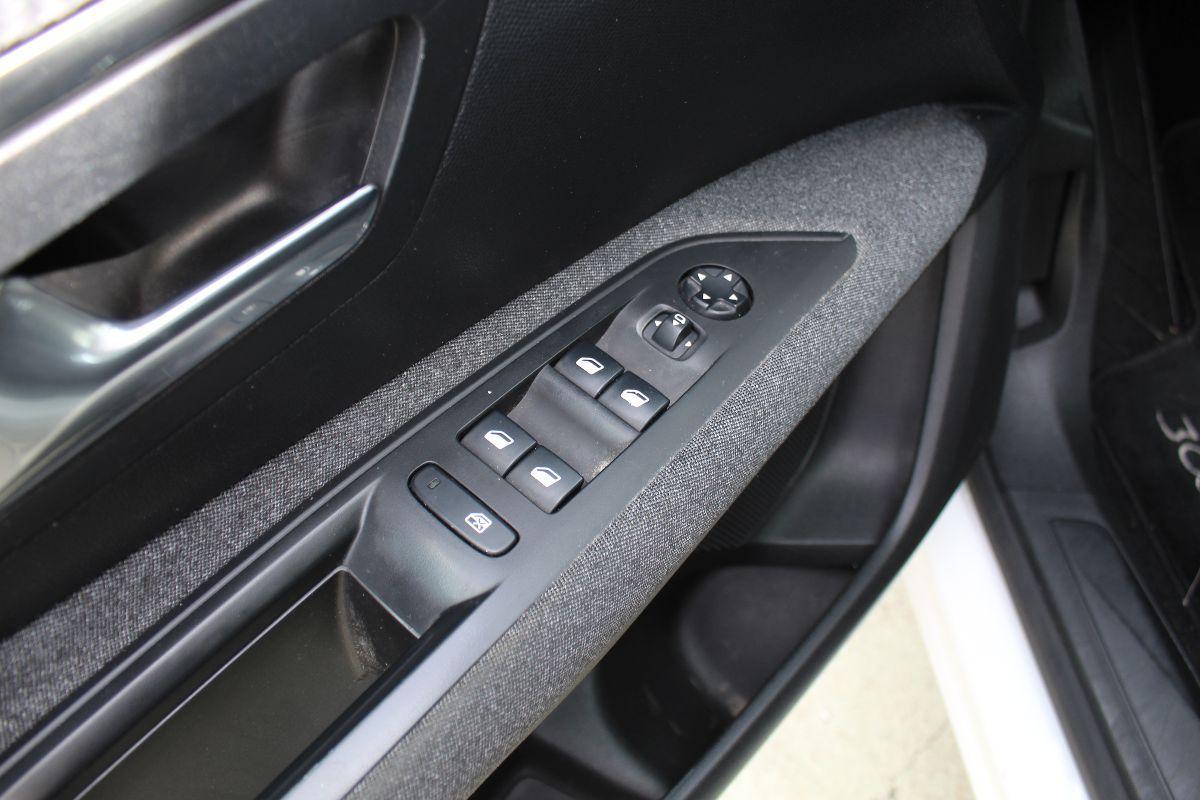 PEUGEOT - 3008 - BlueHDi 130 EAT8 S&S Allure