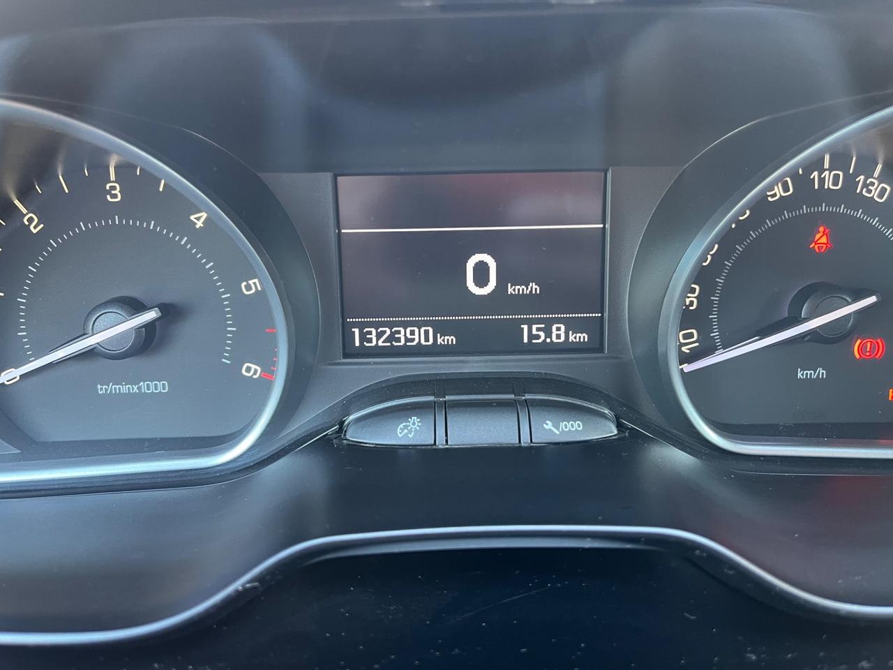 PEUGEOT 208 - NEOPATENTATI