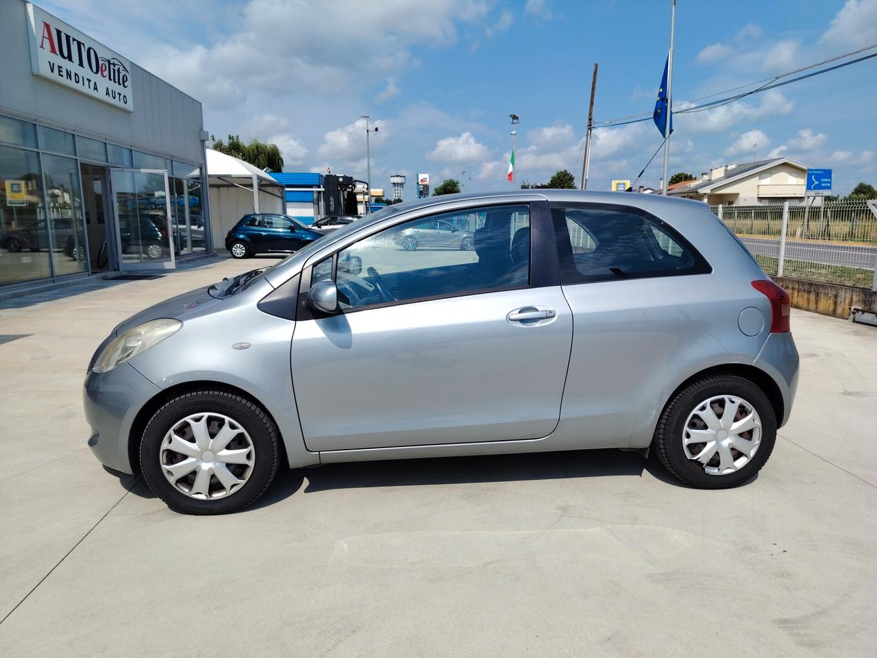 Toyota Yaris 1.0 3 porte Sol