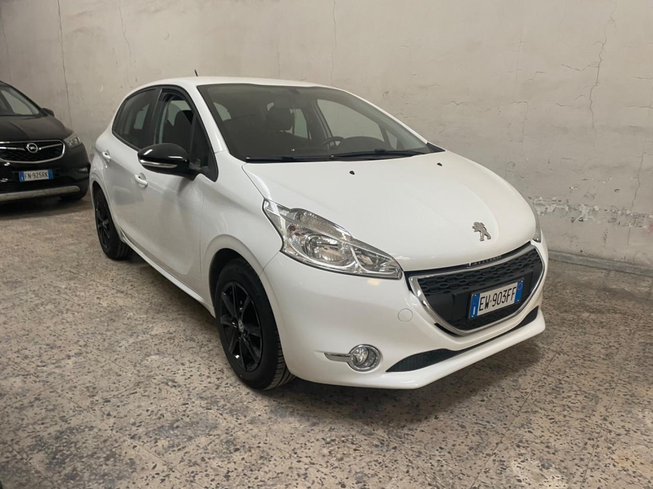 Peugeot 208 1.4 HDi 68 CV 5 porte Allure