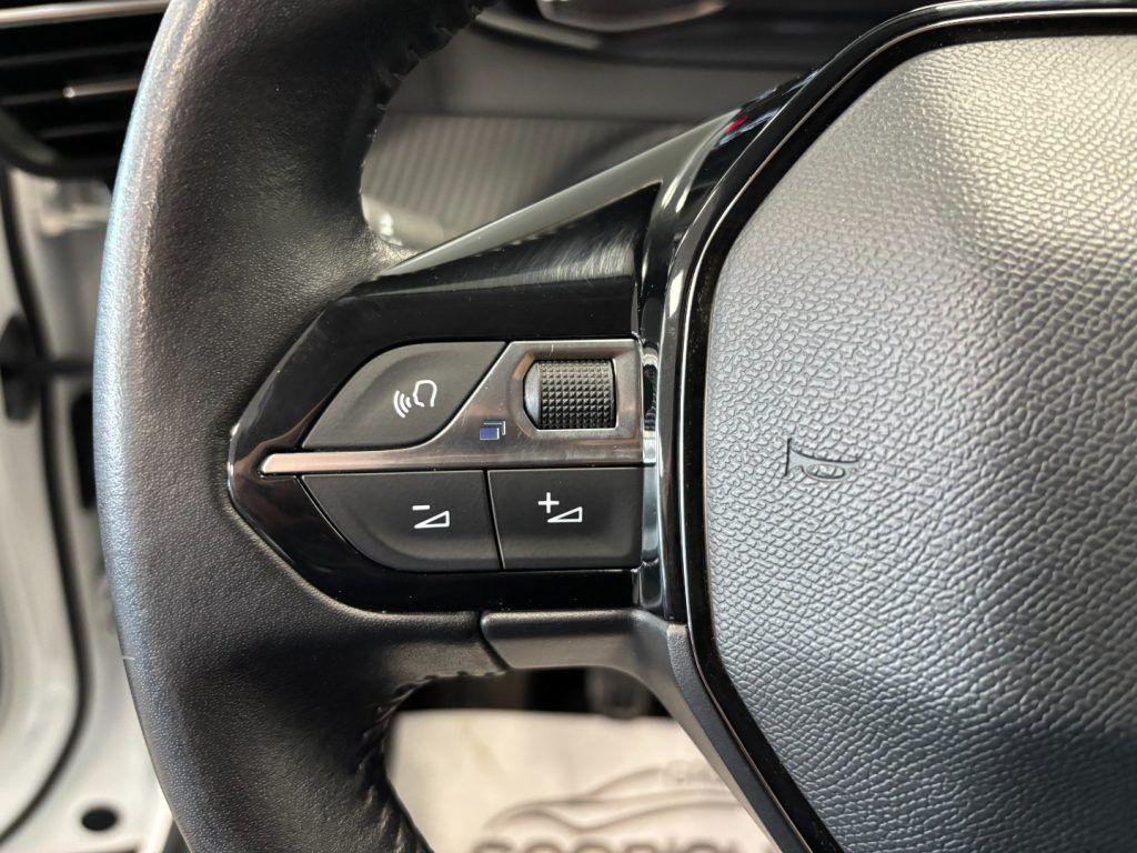 Peugeot 2008 1.5 BlueHDi Allure Navi Pack