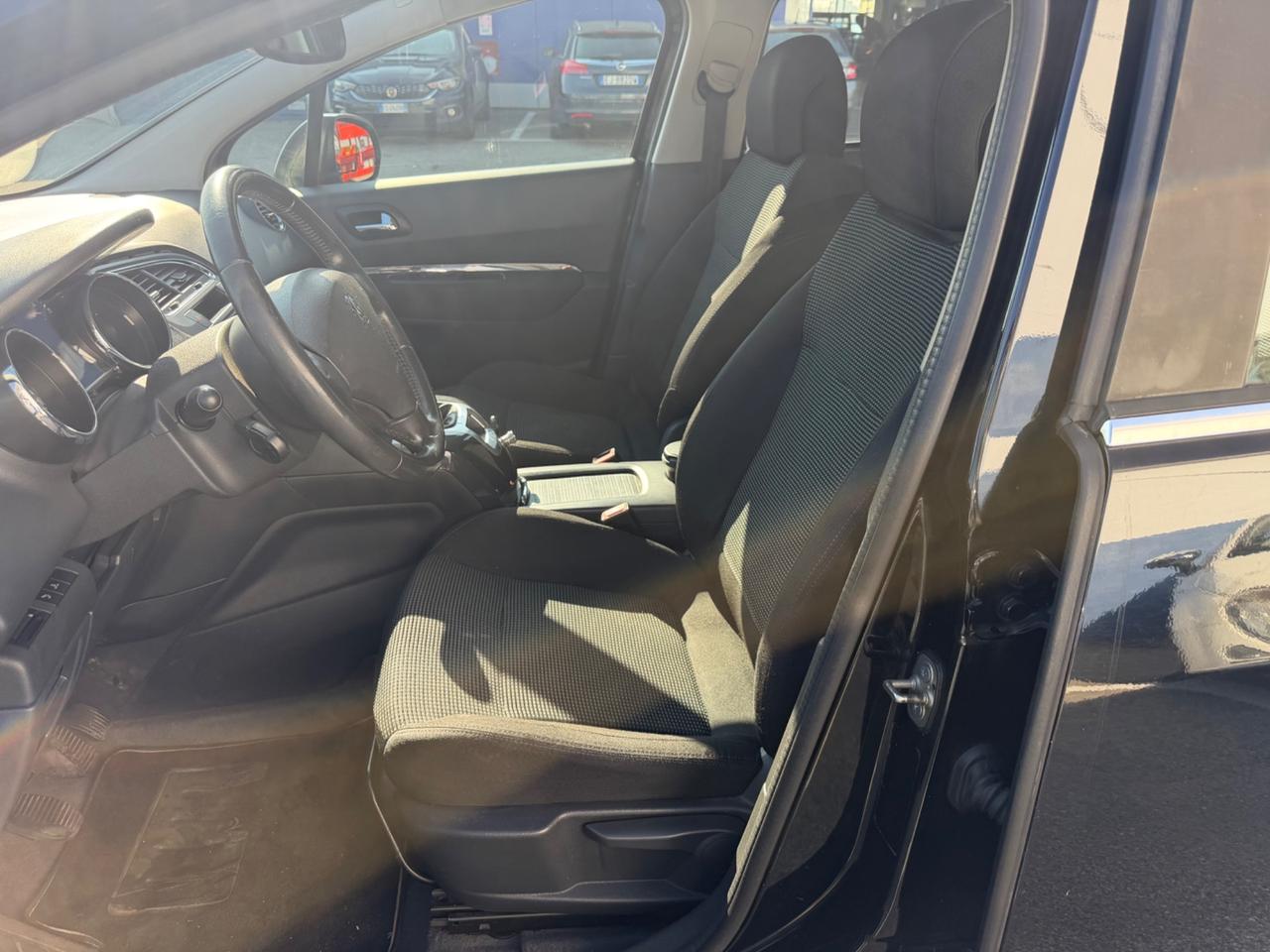 Peugeot 5008 1.6 VTi 120CV Family