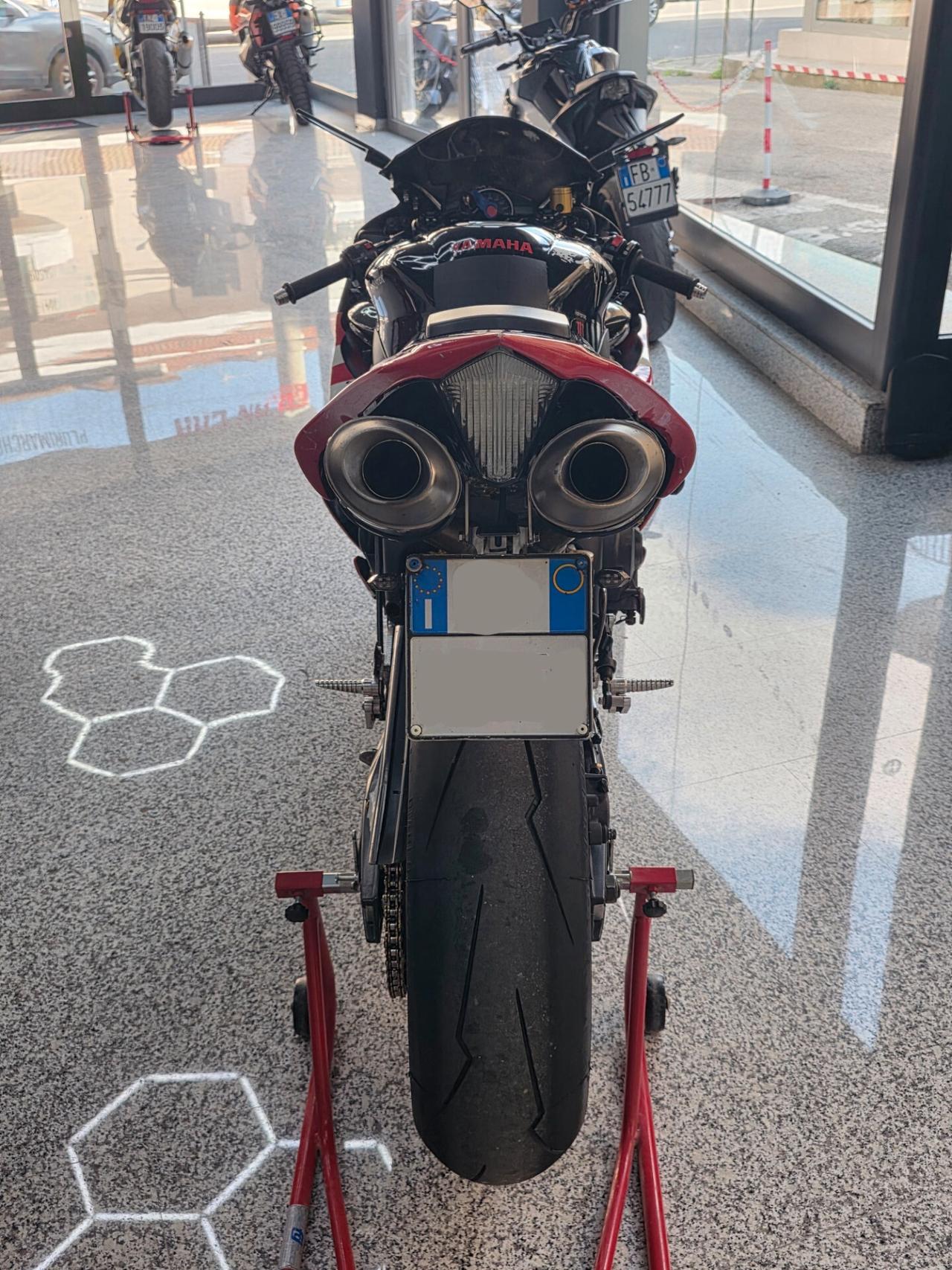 Yamaha YZF R1