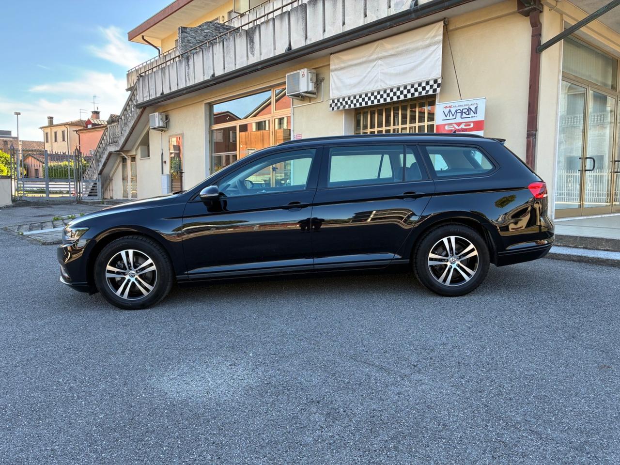 Volkswagen Passat Variant 1.6 TDI SCR DSG Business BMT