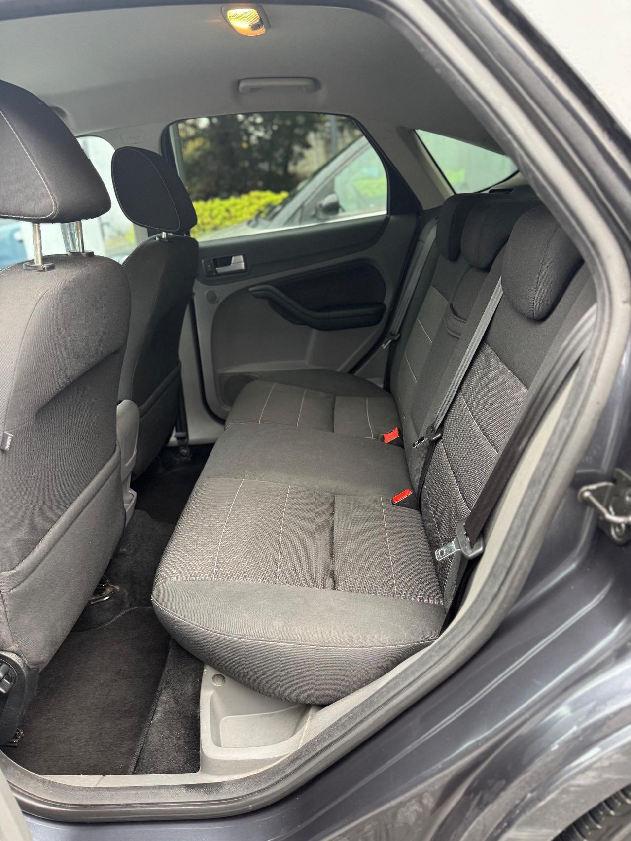 Ford Focus 1.6 (115CV) 5p. Bz.- GPL Titanium