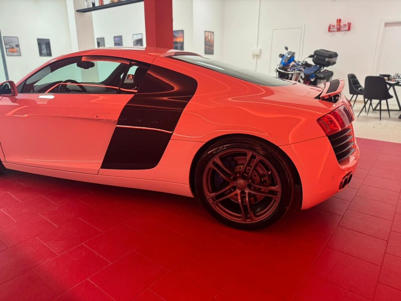 Audi R8 4.2 V8 FSI quattro R tronic