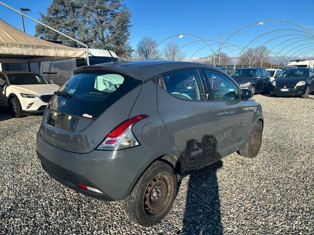 Lancia Ypsilon 0.9 TwinAir 85 CV 5 porte Metano Ecochic Silver - VETTURA GRANDINATA