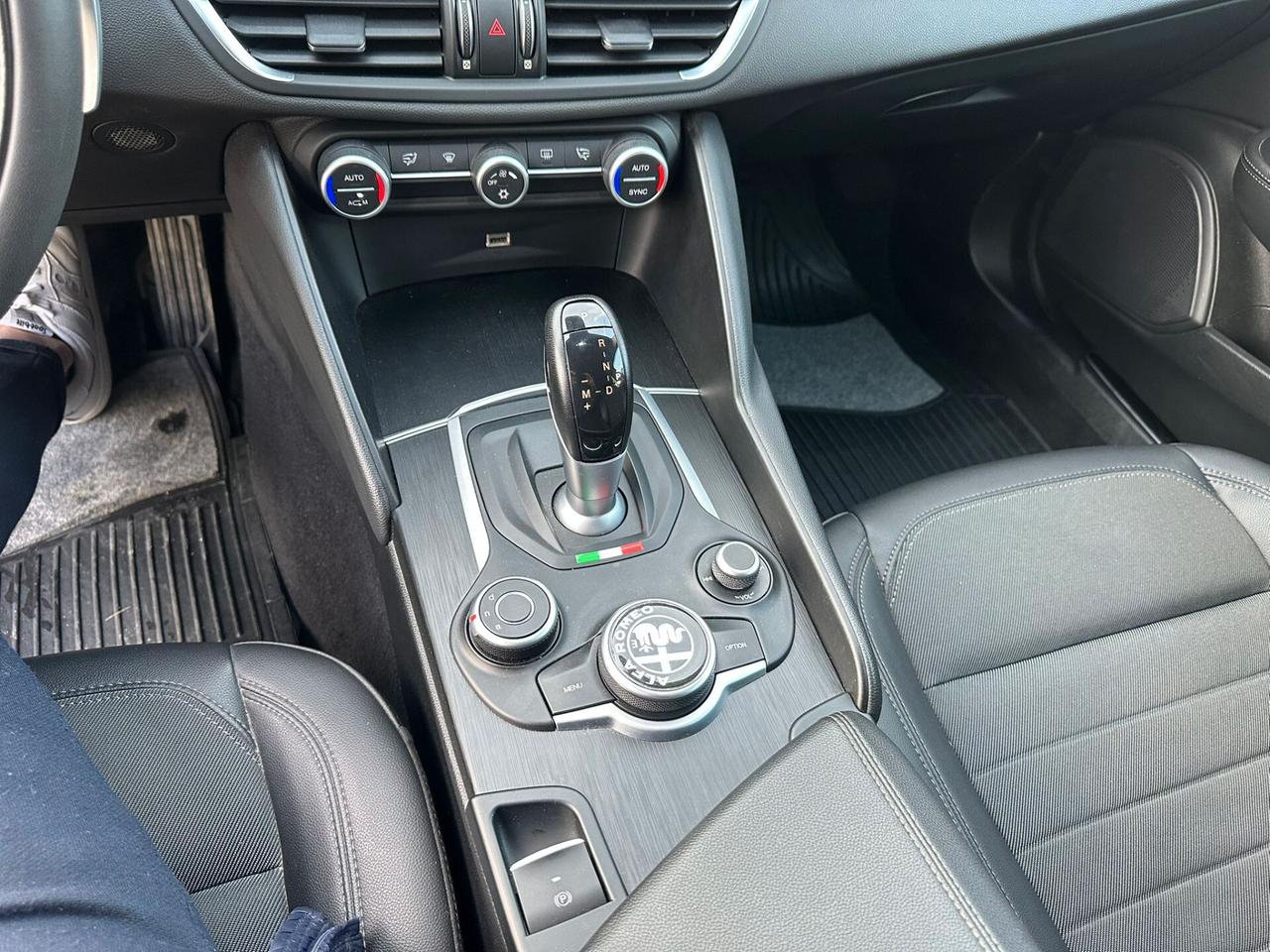 Alfa Romeo Giulia 2.2 Turbodiesel 180 CV Business Sport