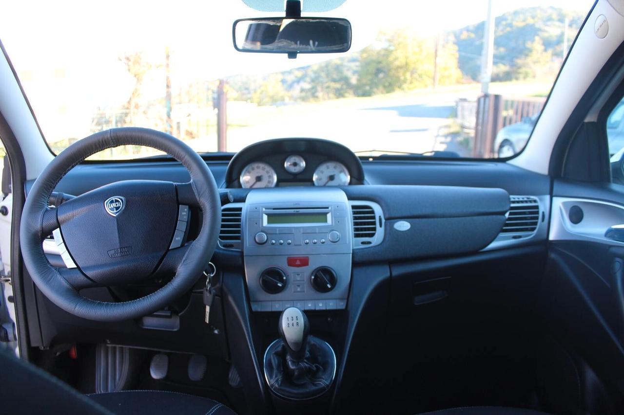 Lancia Ypsilon 1.3 MJT 90 CV Platino